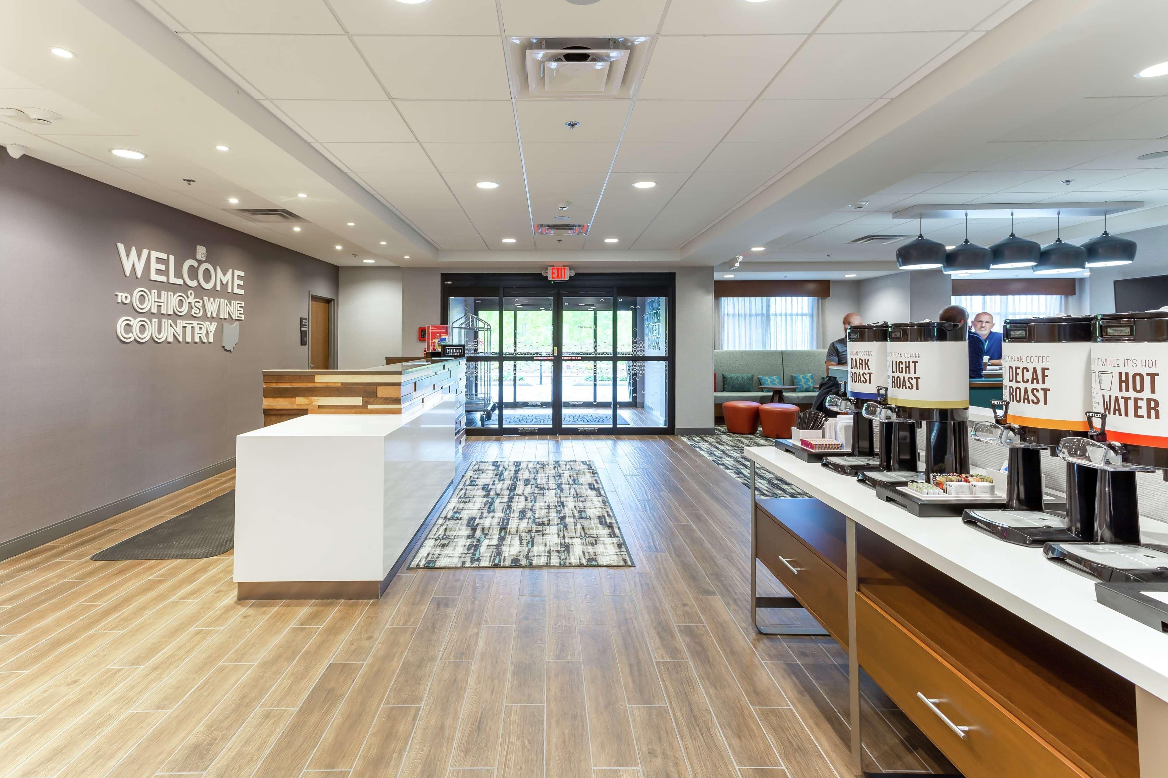 Hampton Inn Madison, Oh Bagian luar foto
