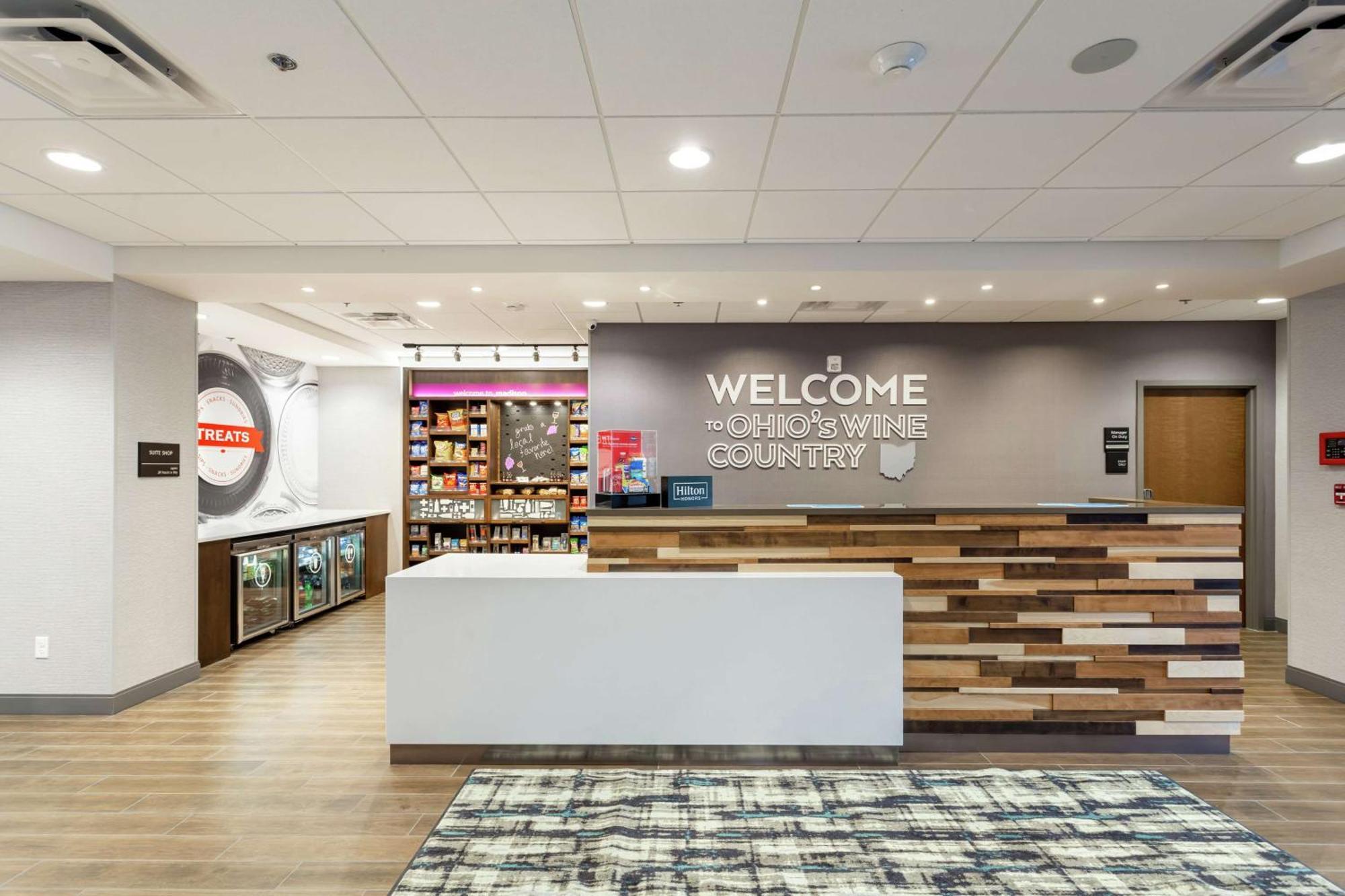 Hampton Inn Madison, Oh Bagian luar foto